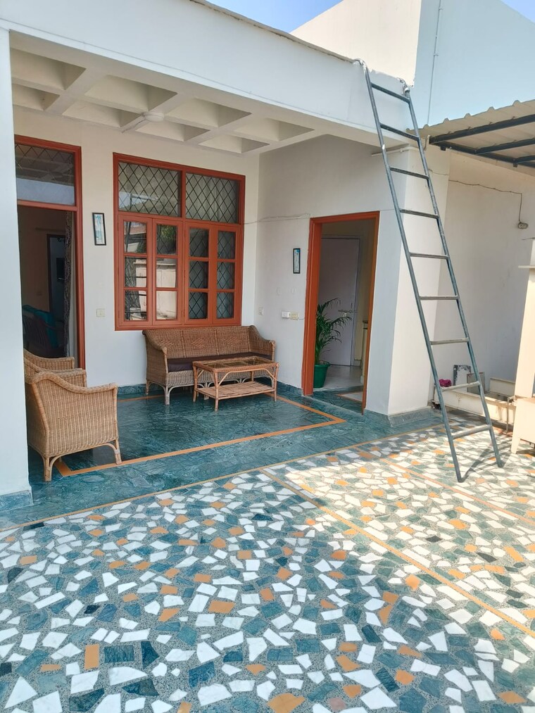 Bedroom, dlf phase i 2 Bedroom 500 Sq.Yd. Builder Floor In Dlf Phase I Gurgaon 10365268