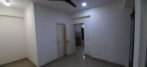Room in 2.5 BHK Apartment at Gaur City 2 - 10th Avenue, Sector 16c Greater Noida – for Rent