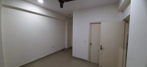 Room in 2.5 BHK Apartment at Gaur City 2 - 10th Avenue, Sector 16c Greater Noida – for Rent