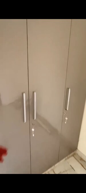 Furnished Amenities in 3 BHK Apartment at Pandav Nagar – for Rent