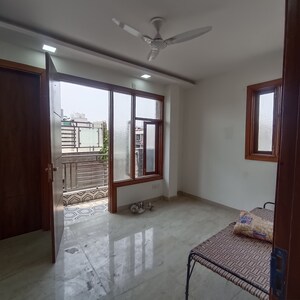 Room in 3 BHK Builder Floor at Govindpuri – for Rent