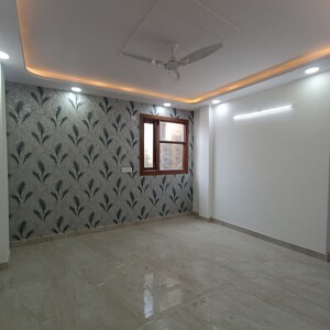Room in 3 BHK Builder Floor at Govindpuri – for Rent