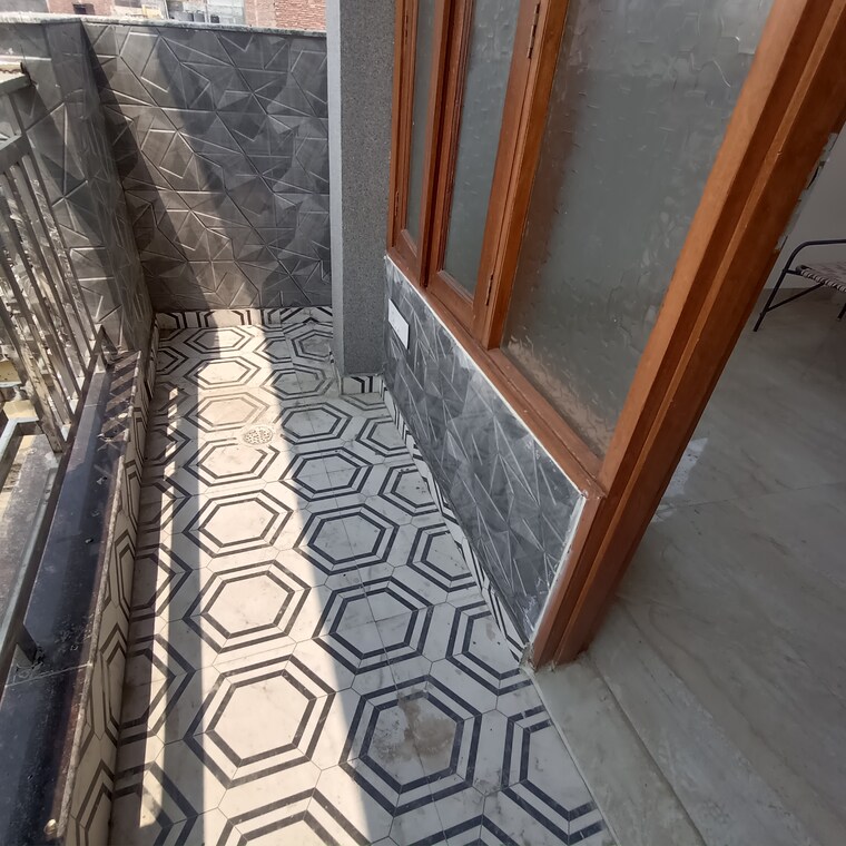Balcony, govindpuri 3 Bedroom 900 Sq.Ft. Builder Floor In Govindpuri Delhi 10365328