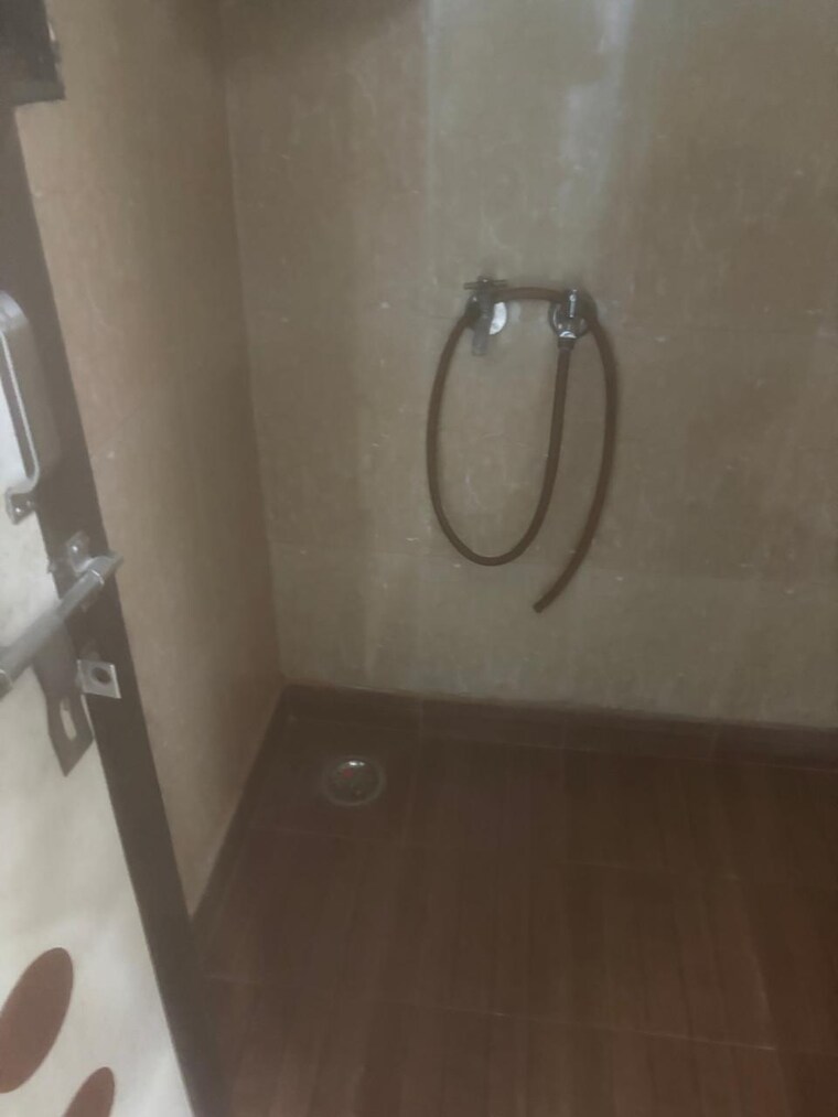 Bathroom, shakti khand 1 Bedroom 600 Sq.Ft. Builder Floor In Shakti Khand Ghaziabad 10365333