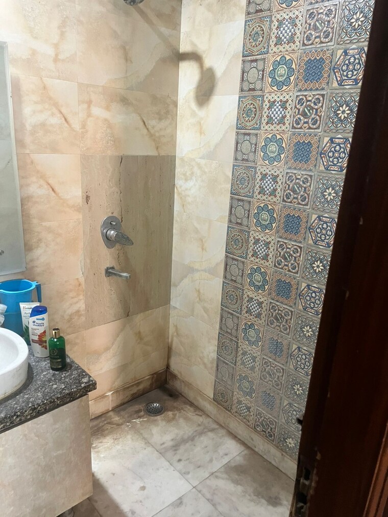 Bathroom, shakti khand 1 Bedroom 600 Sq.Ft. Builder Floor In Shakti Khand Ghaziabad 10365333