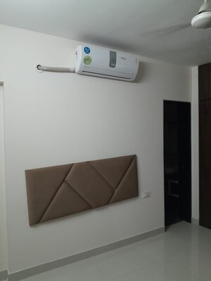 Furnished Amenities in 2 BHK Apartment at Borivali East – for Rent
