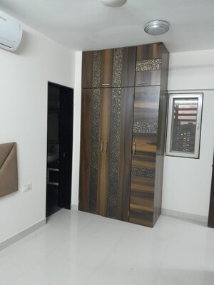 Furnished Amenities in 2 BHK Apartment at Borivali East – for Rent