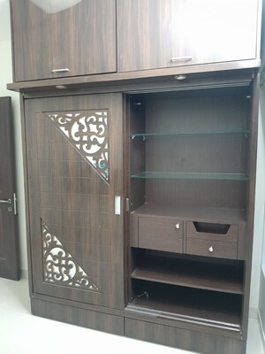 Furnished Amenities in 2 BHK Apartment at Borivali East – for Rent