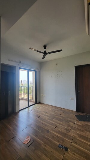 1.5 BHK Apartment For Rent in Lodha Lakeshore Greens, Dombivli East