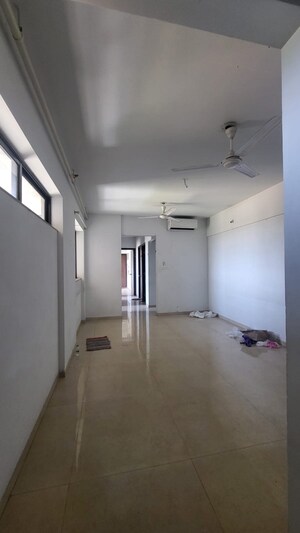 Room in 1.5 BHK Apartment at Lodha Lakeshore Greens, Dombivli East – for Rent