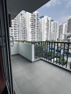 3.5 BHK + Study Room Apartment For Rent in Emaar MGF The Palm Drive Studios