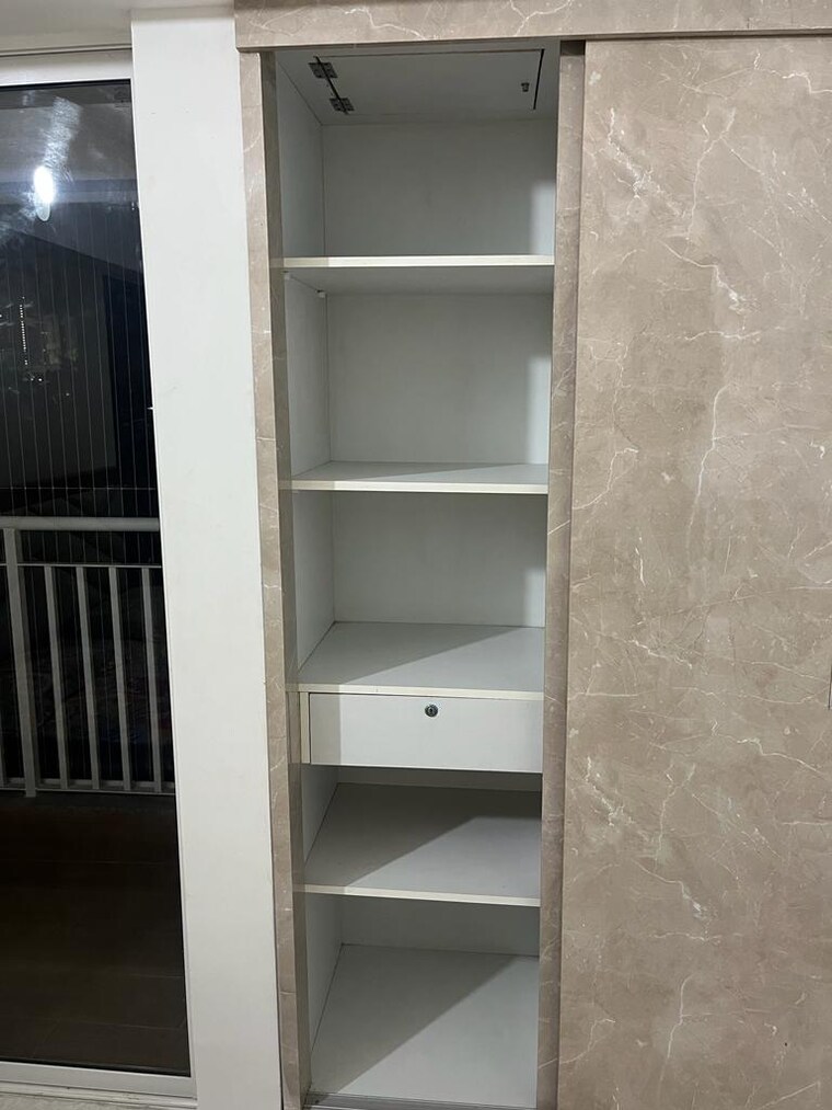 Bathroom, lodha-amara 1 Bedroom 1200 Sq.Ft. Apartment In Kolshet Road Thane 10365372