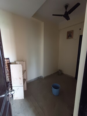 Room in 2 BHK Apartment at Mahagun Mansion I and II, Vaibhav Khand – for Rent