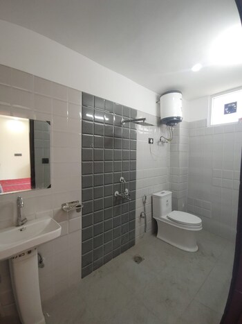 2 BHK Builder Floor for Rent in Mandi, Delhi