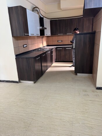 2 BHK Flat for Rent in Sector 122, Noida
