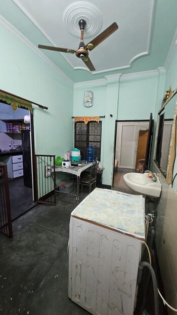 Flat for Rent in Dilshad Garden, Delhi