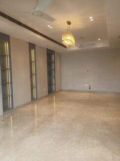 4 BHK + Servant Room Builder Floor For Rent in DLF City Phase IV