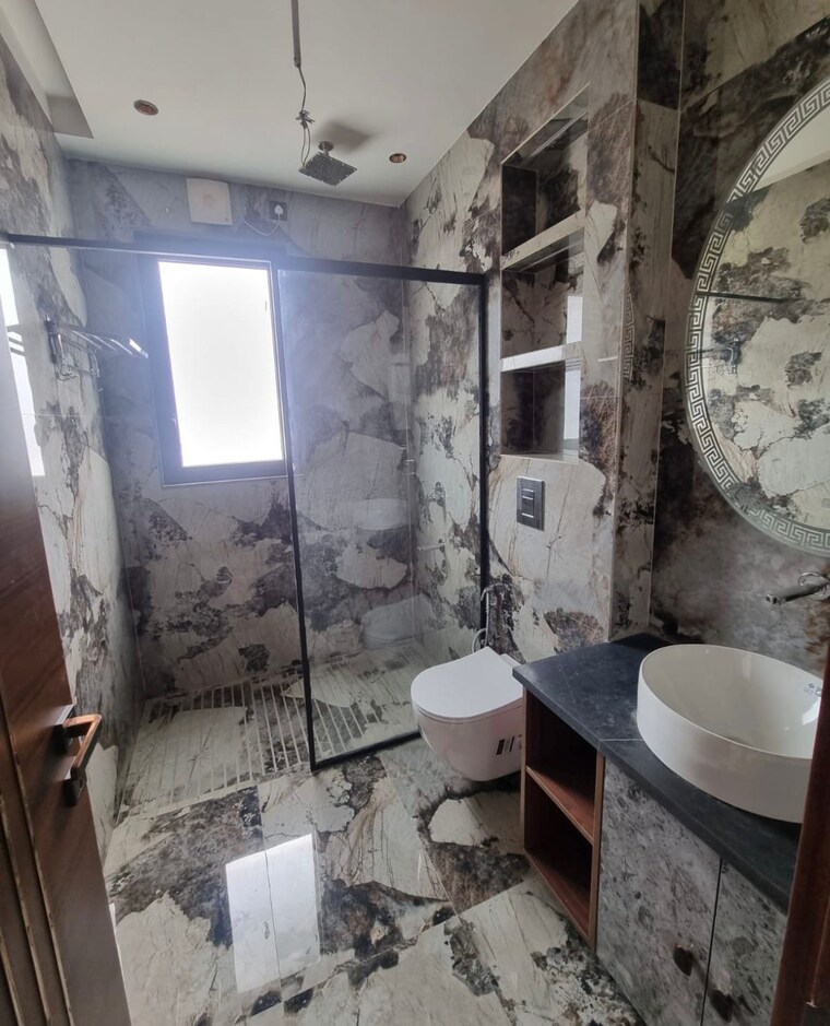 Bathroom, dlf-city-phase-iv 4 Bedroom 270 Sq.Yd. Builder Floor In Dlf Phase iv Gurgaon 10371584