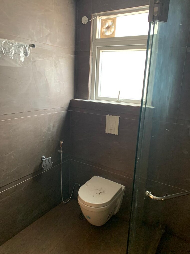 Bathroom, dlf-city-phase-iv 4 Bedroom 270 Sq.Yd. Builder Floor In Dlf Phase iv Gurgaon 10371584