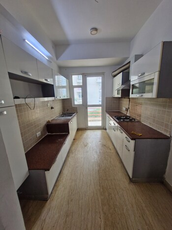 Mahagun Moderne Low Rise
