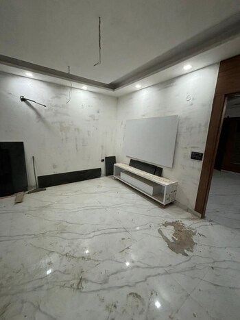 2 BHK Builder Floor for Rent in Sainik Colony, Faridabad