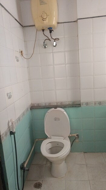 2 BHK Flat for Sale in Vivek Vihar, Noida
