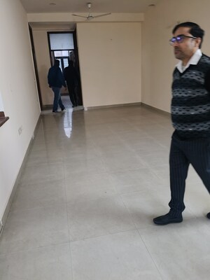Room in 3 BHK Independent House at Sector 52 – for Rent