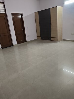 Room in 3 BHK Independent House at Sector 52 – for Rent