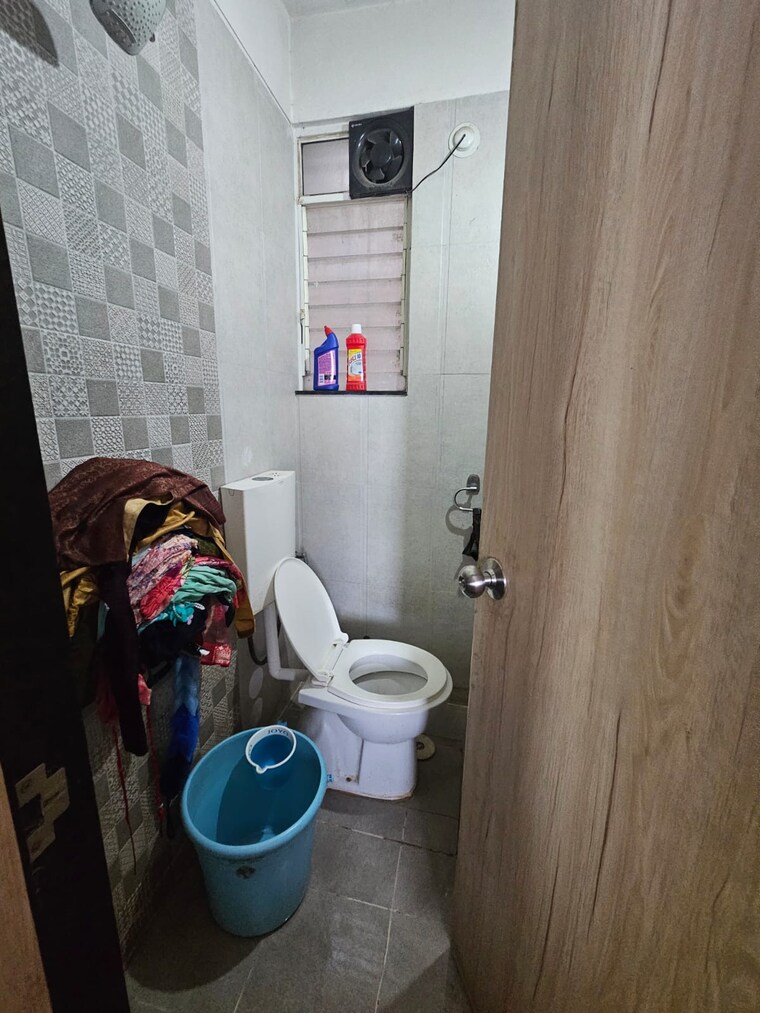 Bathroom, mate nagar 1 Bedroom 600 Sq.Ft. Apartment In Mate Nagar Pune 10381160
