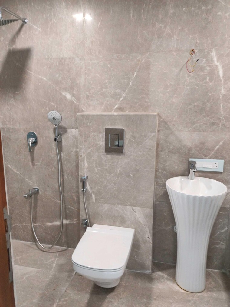 Bathroom, indiabulls-blu 3 Bedroom 1570 Sq.Ft. Apartment In Worli Mumbai 10381166