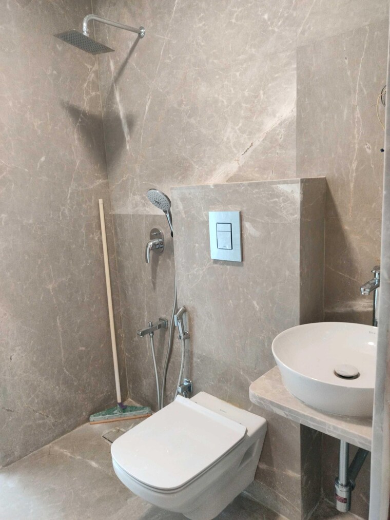 Bathroom, indiabulls-blu 3 Bedroom 1570 Sq.Ft. Apartment In Worli Mumbai 10381166