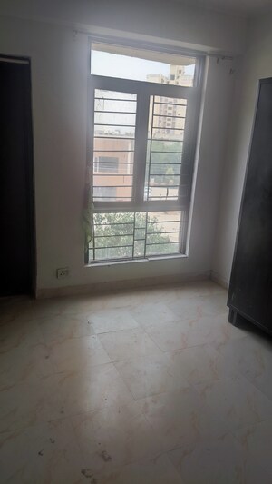 Room in 2 BHK Apartment at Apex Our Homes, Sector 37c – for Rent