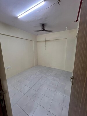 Room in 2 BHK Apartment at Amar Mahal, Chembur – for Rent