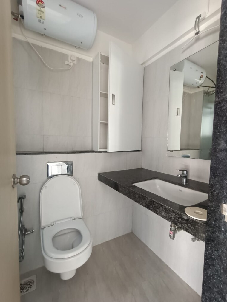 Bathroom, godrej-central 3 Bedroom 1020 Sq.Ft. Apartment In Chembur Mumbai 10383111