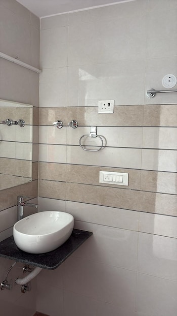 4 BHK Flat for Sale in Dwarka, Delhi