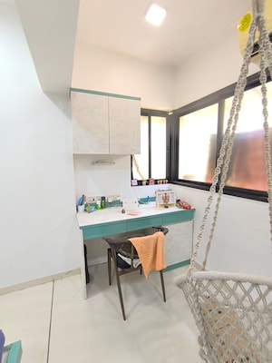 Team Area in 1 BHK Apartment at Manali Building, Malad West – for Rent