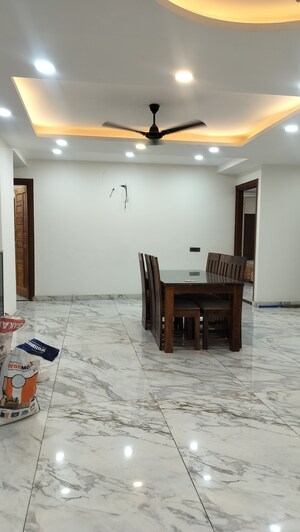 Room in 5 BHK Builder Floor at Sector 57 – for Sale