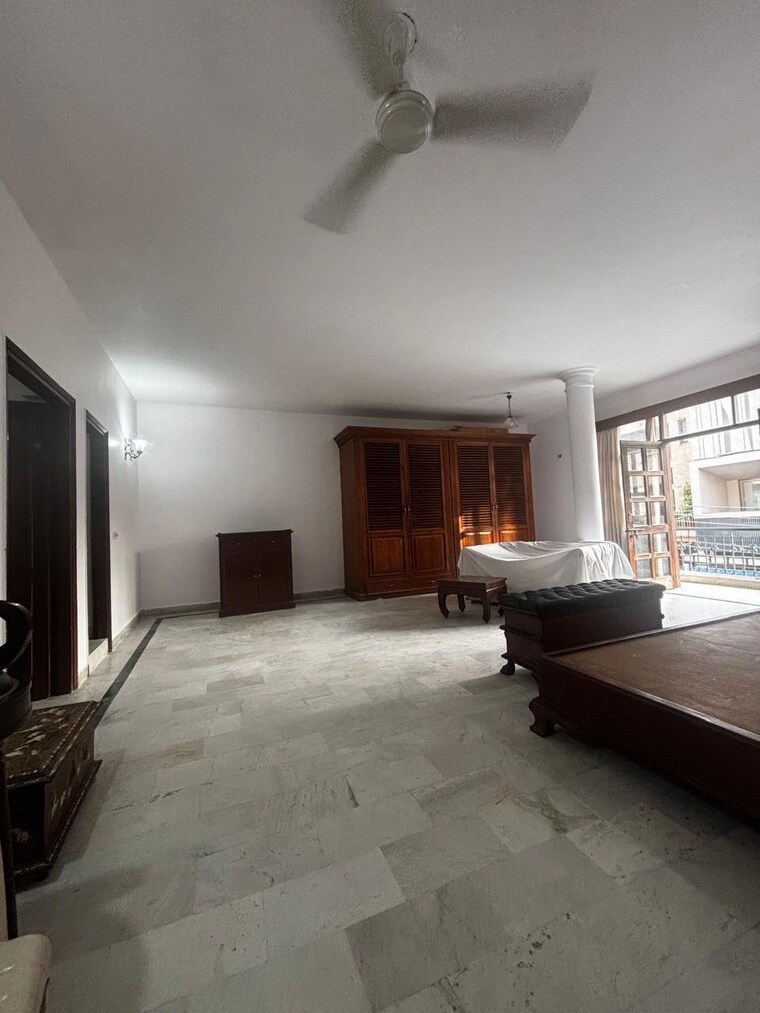  Parking, anand niketan 2 Bedroom 375 Sq.Yd. Builder Floor In Anand Niketan Delhi 10386351