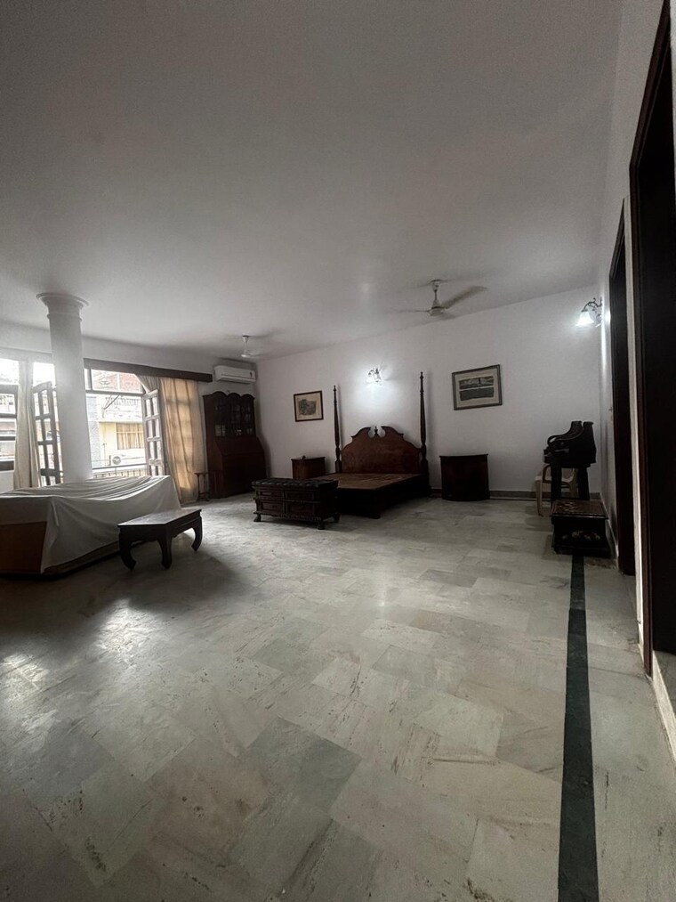  Parking, anand niketan 2 Bedroom 375 Sq.Yd. Builder Floor In Anand Niketan Delhi 10386351