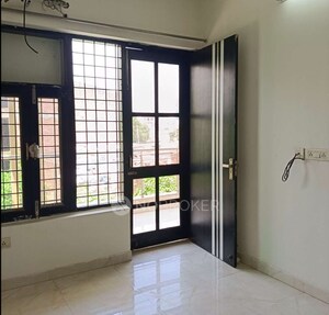 Room in  Builder Floor at Sector 46 – for Rent