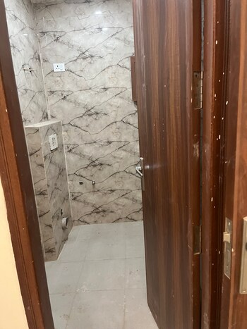 3 BHK Builder Floor for Sale in Sector 73, Noida