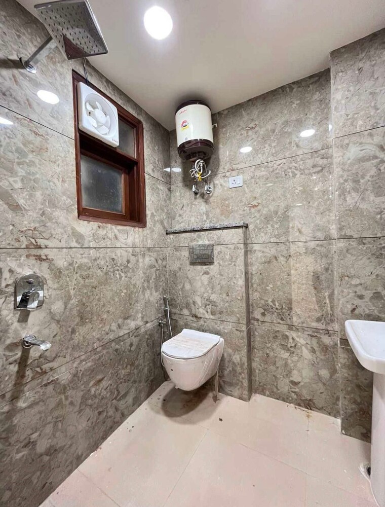 Bathroom, saket 2 Bedroom 1000 Sq.Ft. Apartment In Saket Delhi 10387373