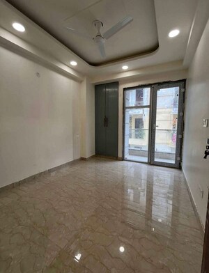 Room in 2 BHK Apartment at Saket – for Rent