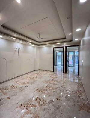 Room in 2 BHK Apartment at Saket – for Rent