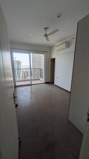 Room in 3 BHK Apartment at Mapsko Mount Ville, Sector 79 – for Rent