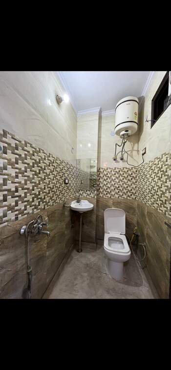 2 BHK Builder Floor for Sale in Govindpuri, Delhi