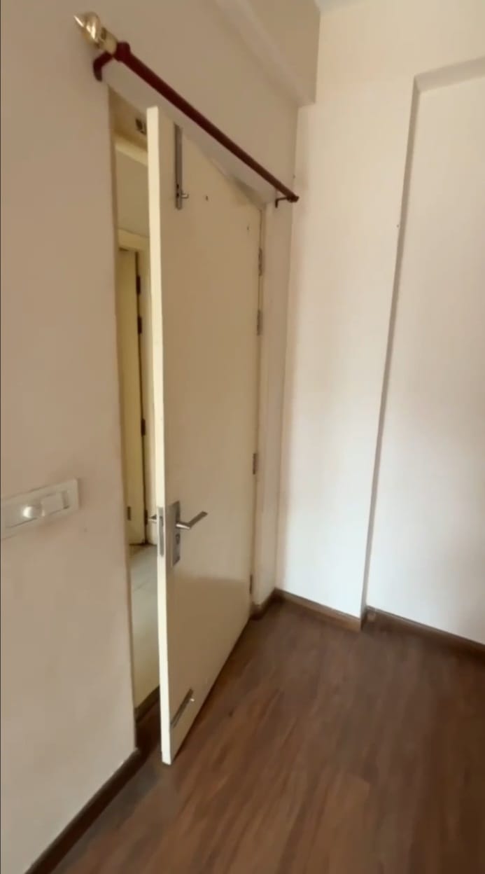 Room in 1 BHK Apartment at Wave City, Wave City – for Sale