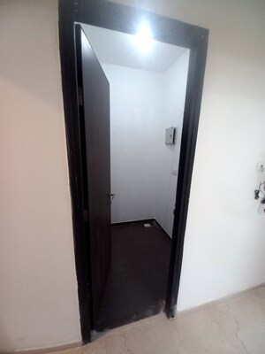Study Room in 2.5 BHK Apartment at Lodha Splendora, Ghodbunder Road – for Sale