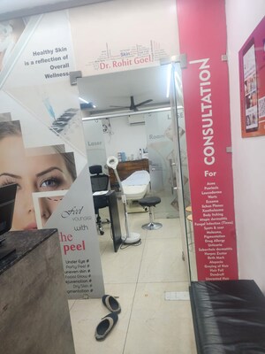 Team Area in  Shop at Gaur City-2, Gaur City 2 – for Sale