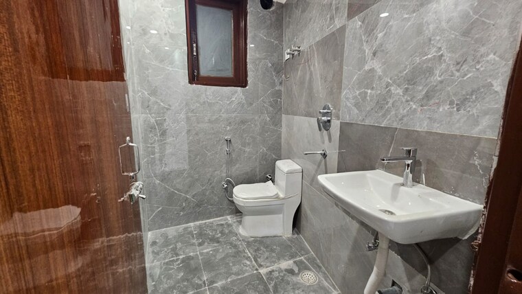 Bathroom, neb sarai  400 Sq.Ft. Builder Floor In Neb Sarai Delhi 10390361